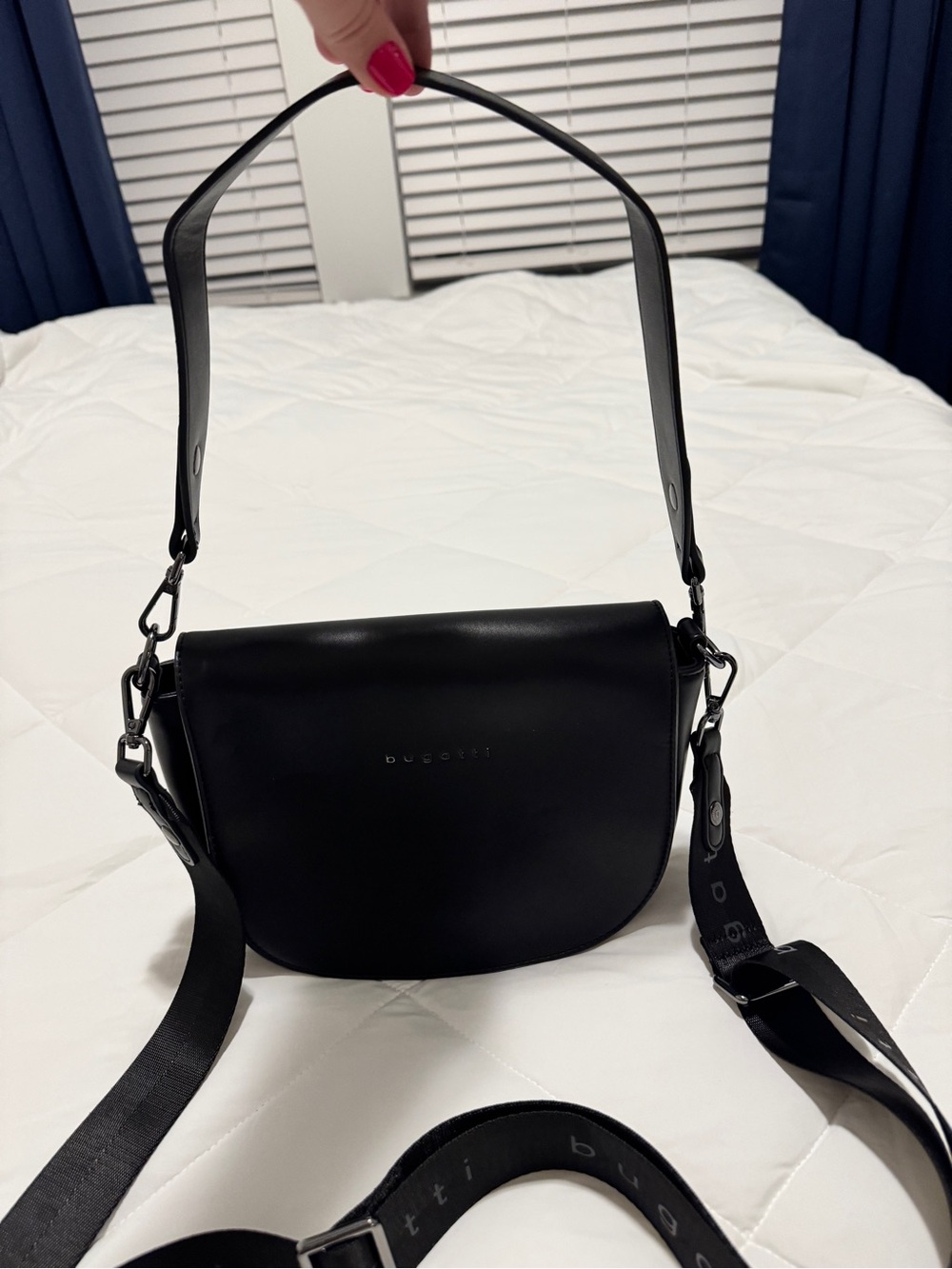 Bugatti Black Leather Messenger Crossbody Bag - Picture 4 of 5